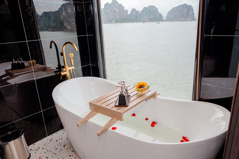 Du thuyền Sea Coral Cruise 5 sao Vịnh Lan Hạ