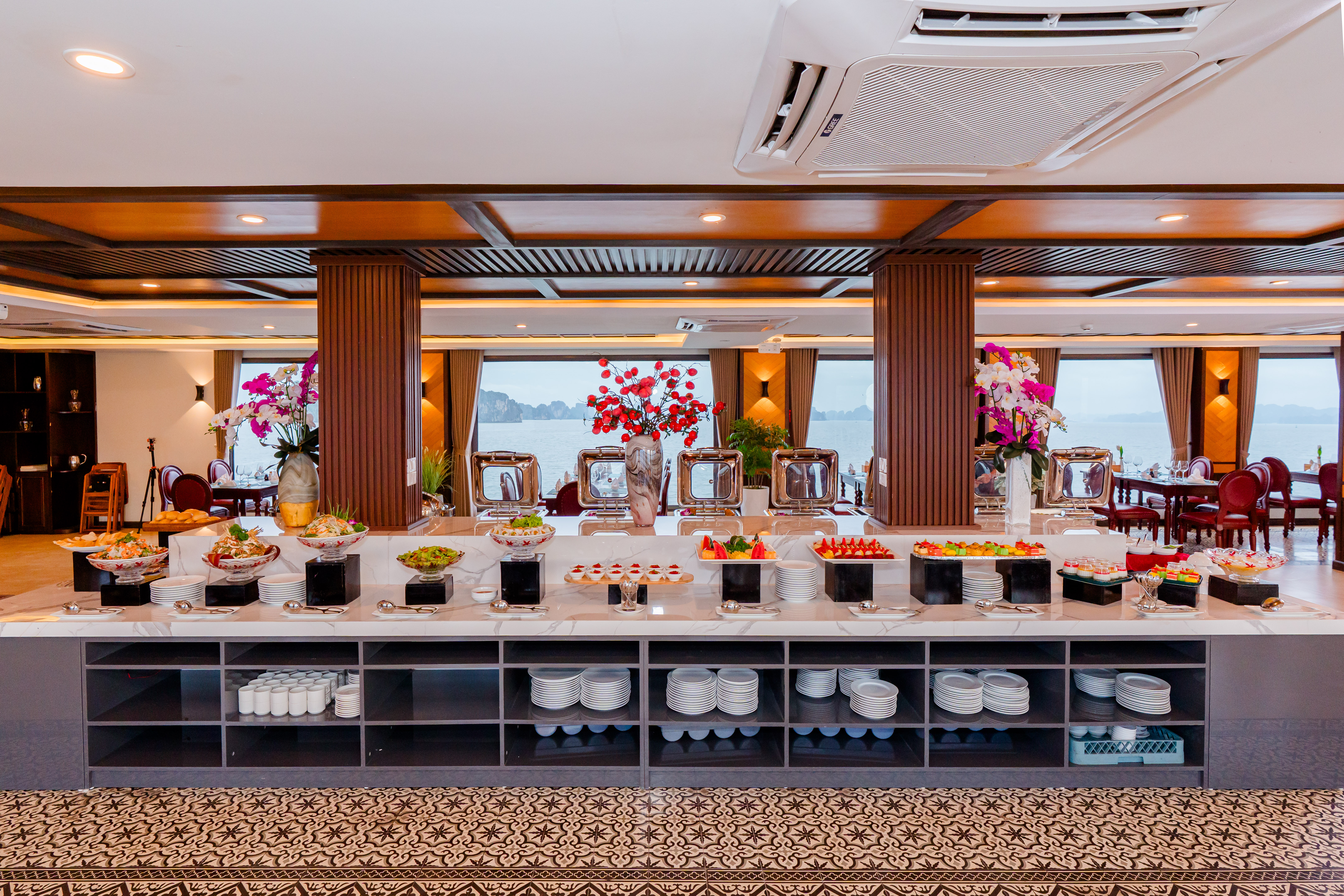 Du khách sẽ được phục 4 bữa ăn phong phú trên du thuyền Sea Coral