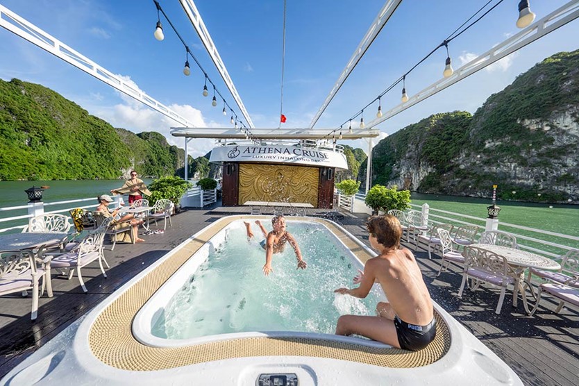 Du thuyền Athena Cruise 5 sao Vịnh Hạ Long