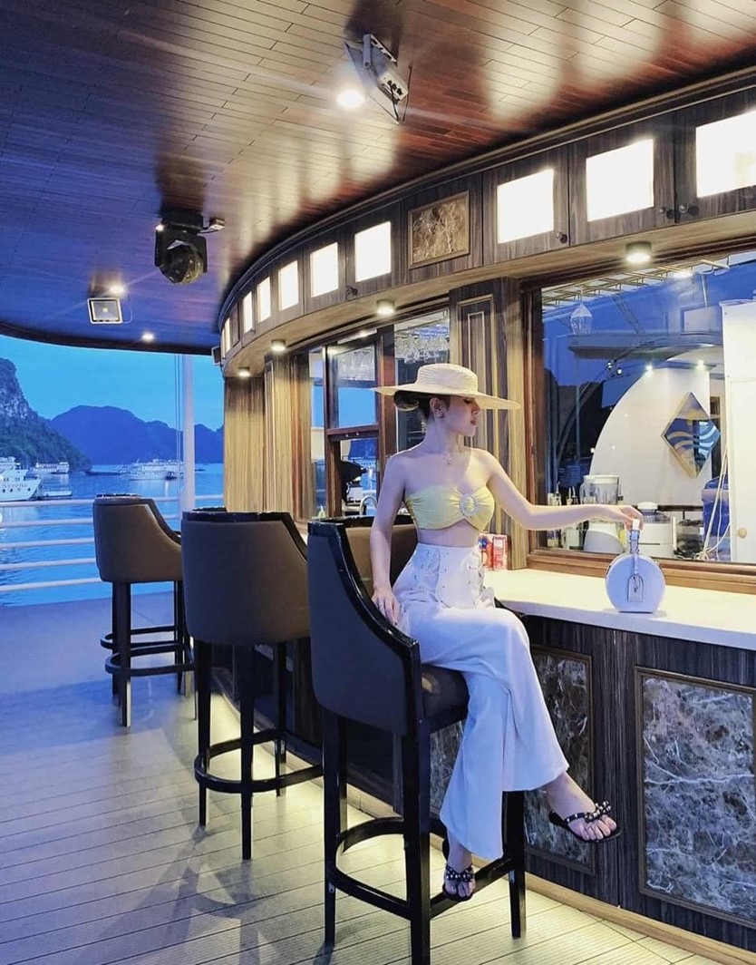 Du thuyền Athena Cruise 5 sao Vịnh Hạ Long