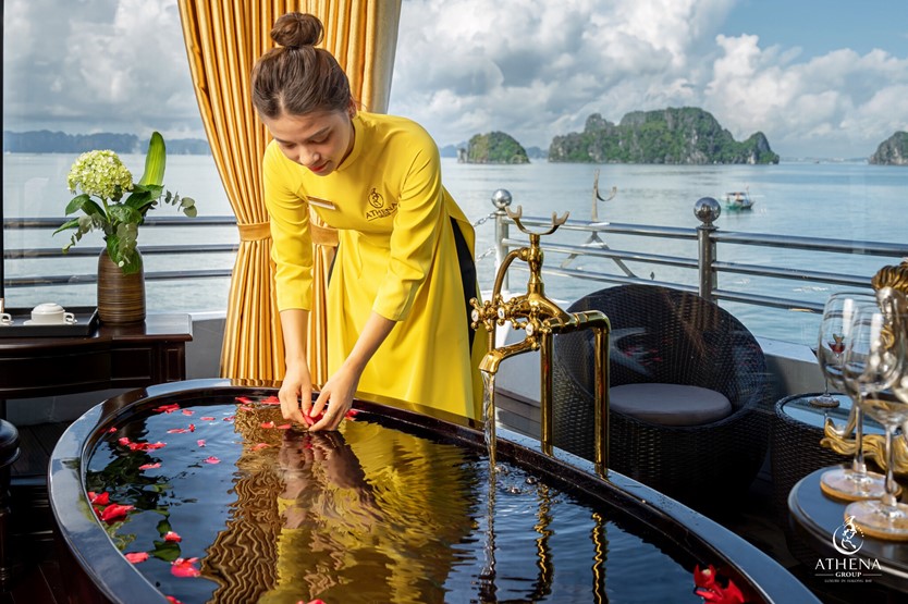 Du thuyền Athena Cruise 5 sao Vịnh Hạ Long