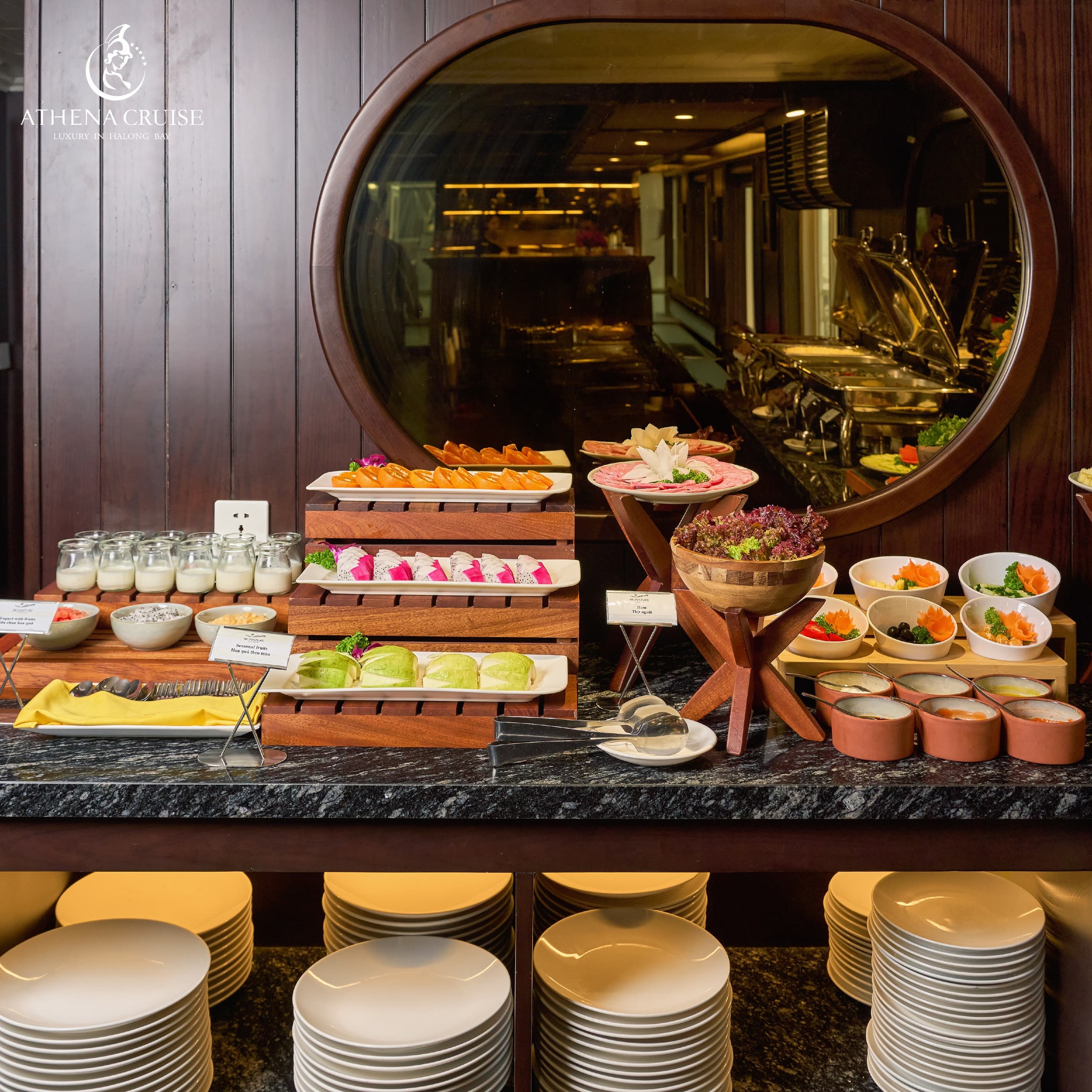 Du thuyền Athena Luxury Cruise với thiết kế thanh lịch, hiện đại