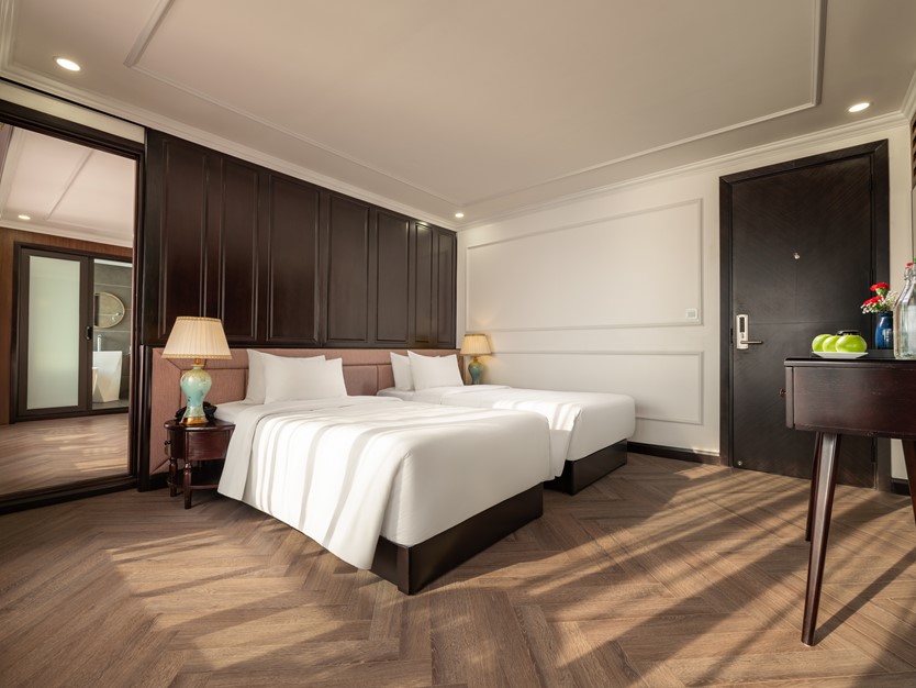 Du thuyền Doria Cruise 5 sao Vịnh Lan Hạ