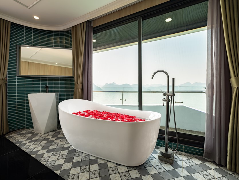 Du thuyền Doria Cruise 5 sao Vịnh Lan Hạ