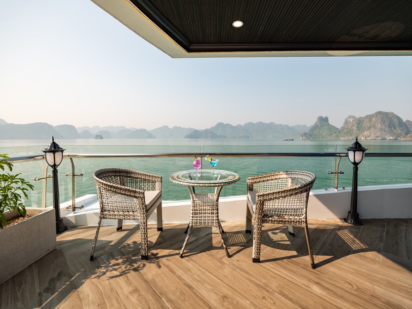 Du thuyền Doria Cruise 5 sao Vịnh Lan Hạ