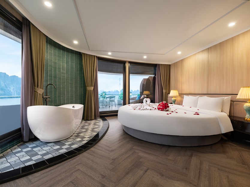 Du thuyền Doria Cruise 5 sao Vịnh Lan Hạ