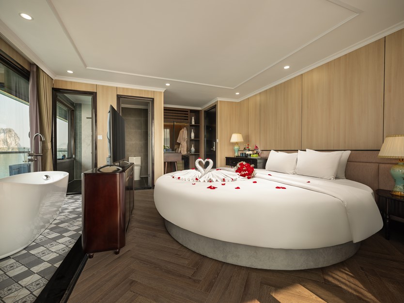 Du thuyền Doria Cruise 5 sao Vịnh Lan Hạ