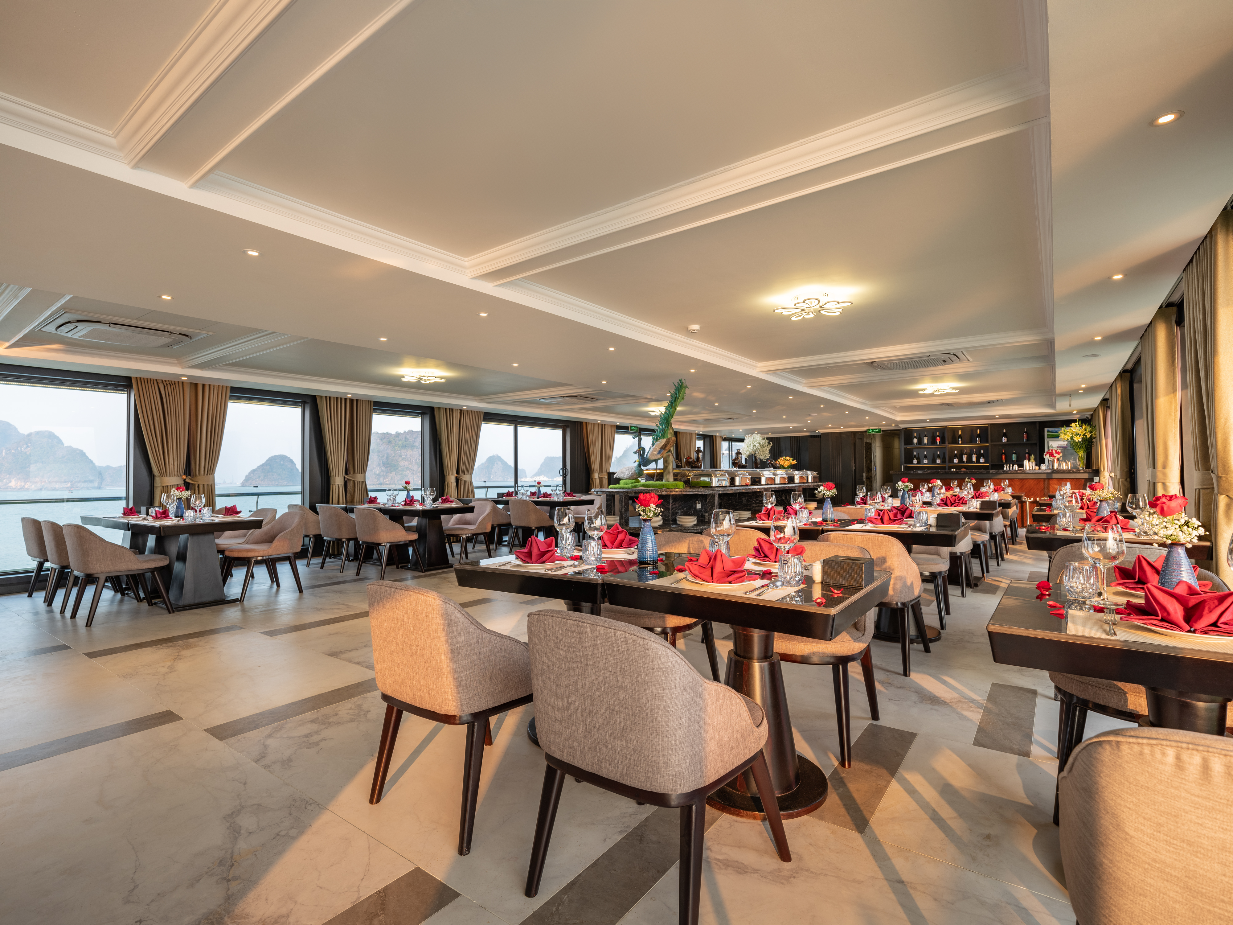 Khu vực nhà hàng rộng rãi với kích thước lên tới 