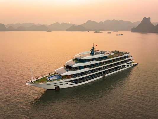 Du thuyền Doria Cruise 5 sao Vịnh Lan Hạ