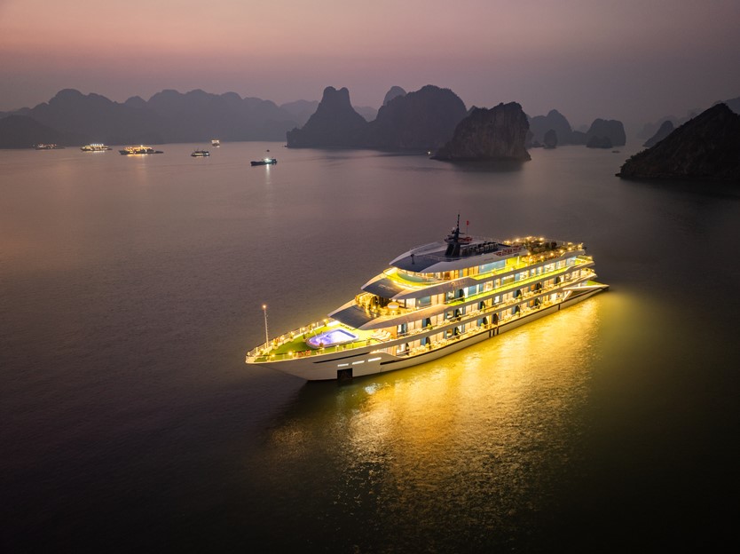 Du thuyền Doria Cruise 5 sao Vịnh Lan Hạ