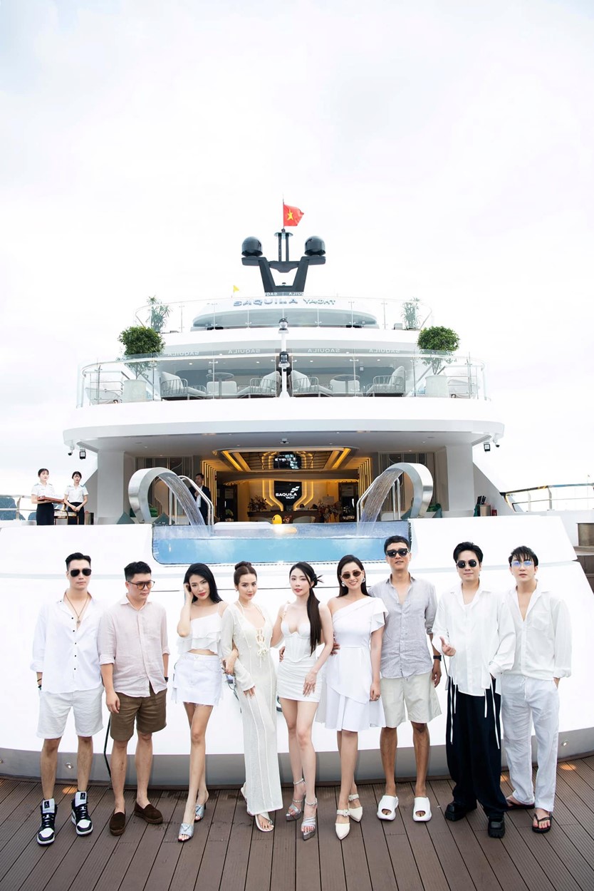 Du thuyền Saquila Yacht Day Cruise 5* tour 1 ngày