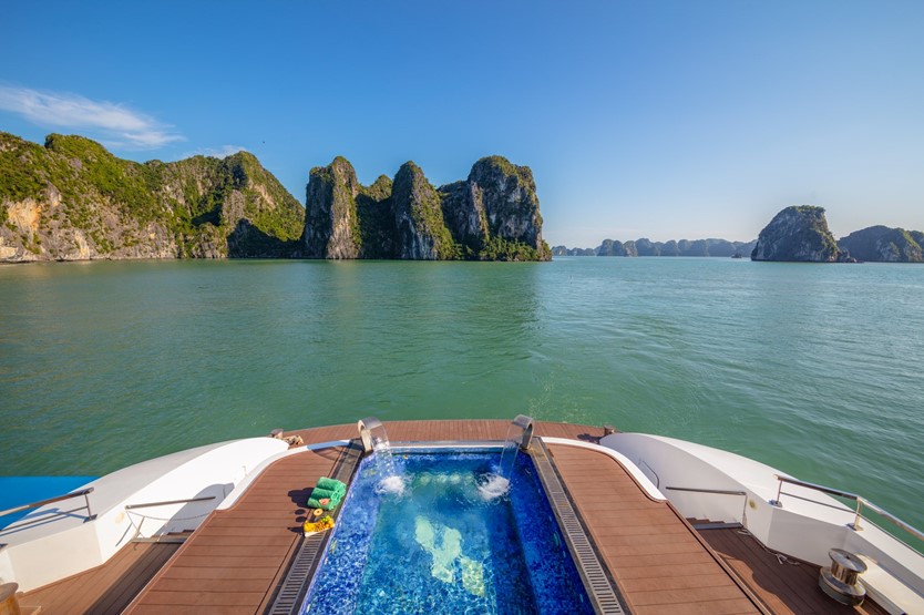 Du thuyền Saquila Yacht Day Cruise 5* tour 1 ngày