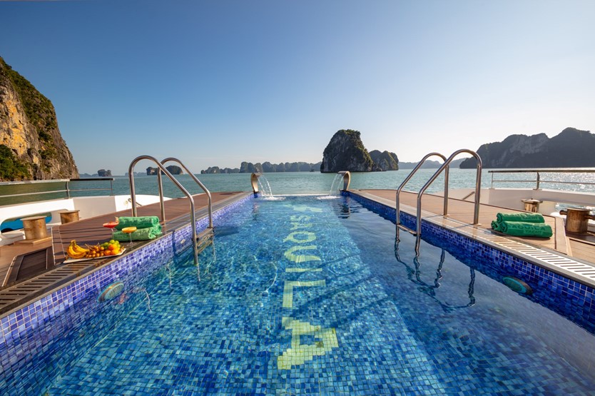 Du thuyền Saquila Yacht Day Cruise 5* tour 1 ngày