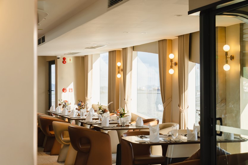 Du thuyền Saquila Yacht Day Cruise 5* tour 1 ngày