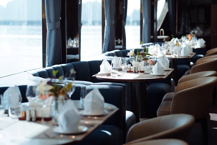 Du thuyền Saquila Yacht Day Cruise 5* tour 1 ngày