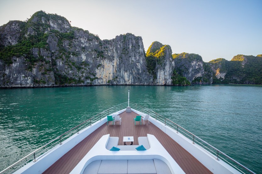 Du thuyền Saquila Yacht Day Cruise 5* tour 1 ngày