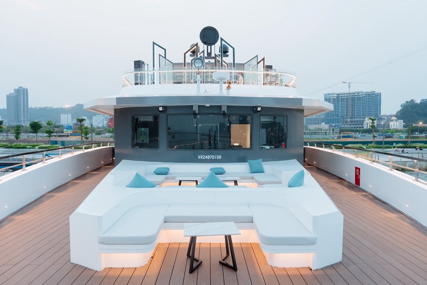 Du thuyền Saquila Yacht Day Cruise 5* tour 1 ngày