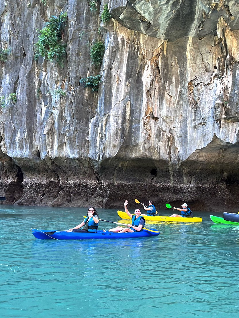 Du thuyền Saquila Yacht Day Cruise 5* tour 1 ngày