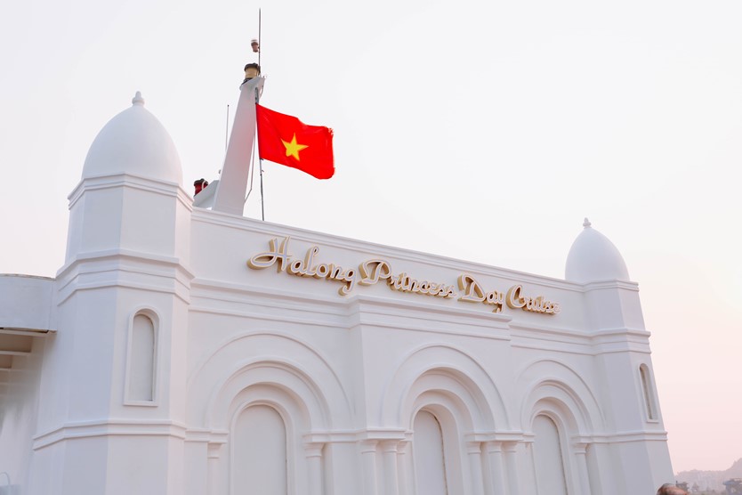 Du thuyền Princess Day Cruise 5* vịnh Hạ Long