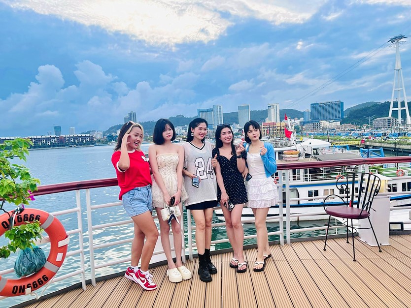 Du thuyền Princess Day Cruise 5* vịnh Hạ Long