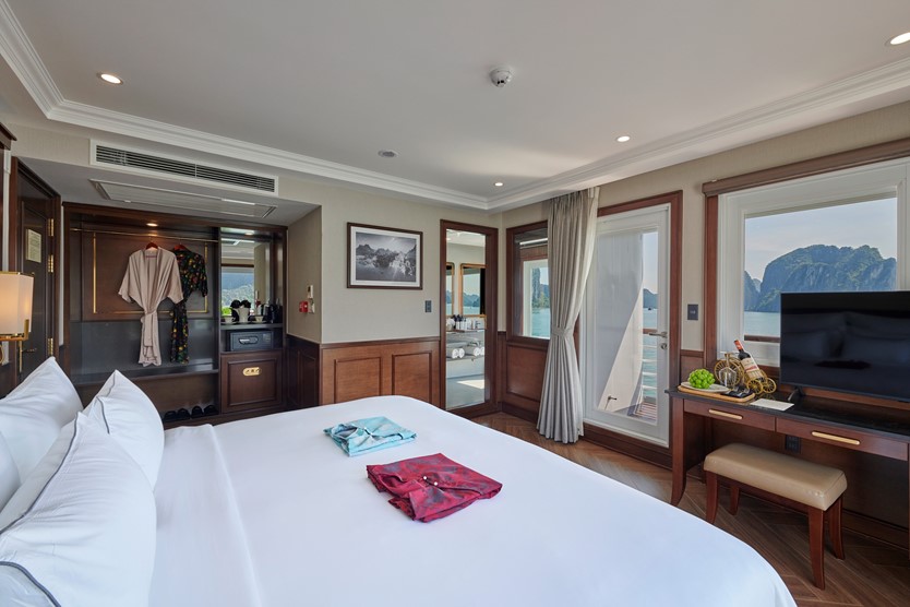 Du thuyền Paradise Legacy 5 sao Vịnh Hạ Long