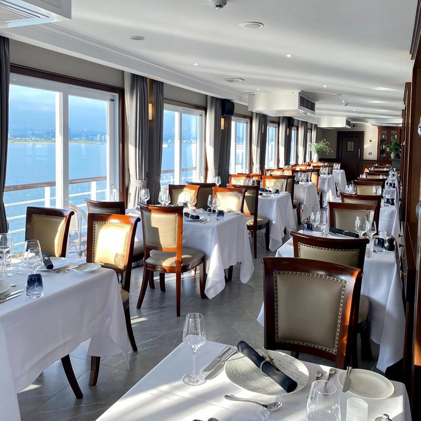 Du thuyền Paradise Legacy 5 sao Vịnh Hạ Long