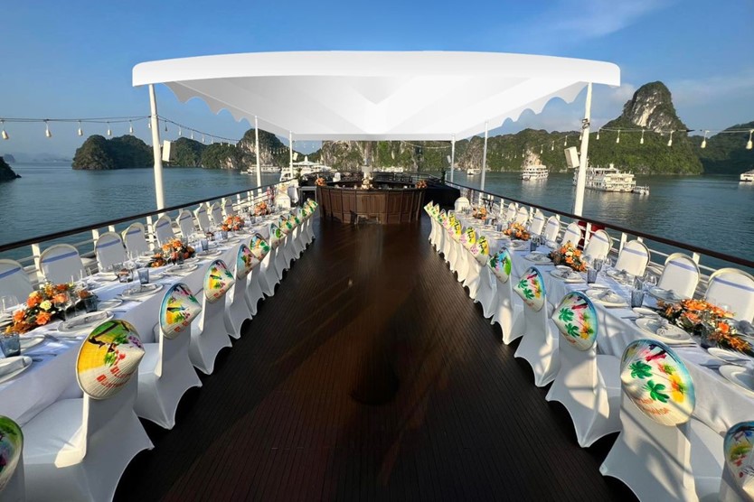 Du thuyền Paradise Legacy 5 sao Vịnh Hạ Long