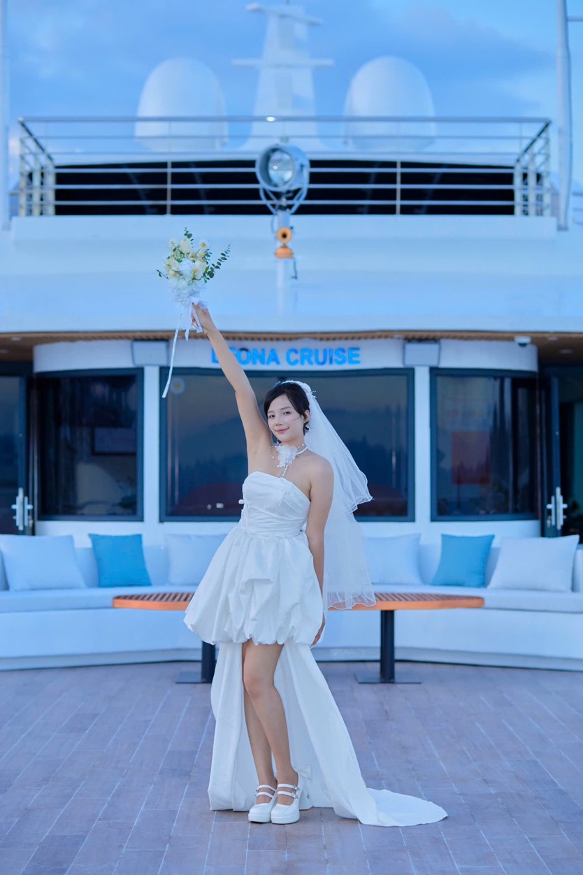 Du thuyền Leona Day Cruise 5* vịnh Hạ Long