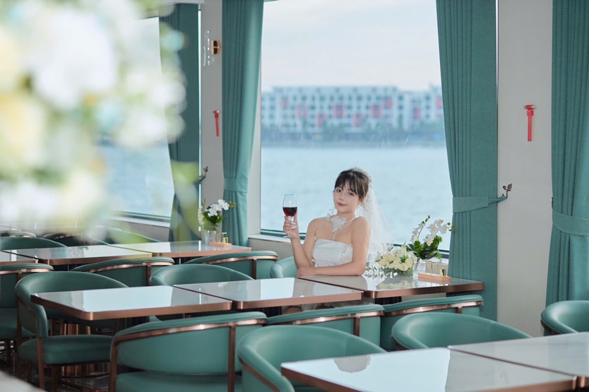 Du thuyền Leona Day Cruise 5* vịnh Hạ Long
