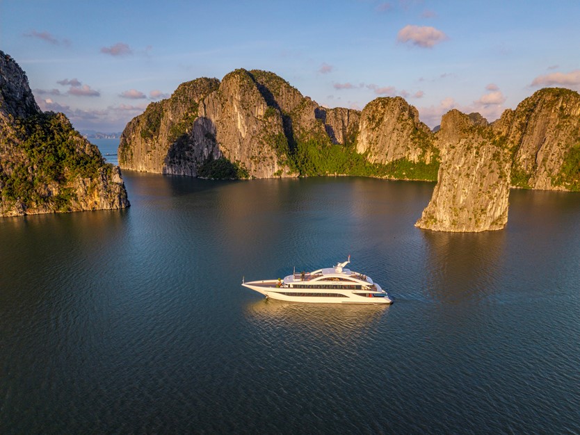 Du thuyền Leona Day Cruise 5* vịnh Hạ Long