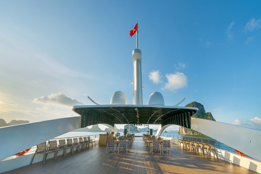 Du thuyền Leona Day Cruise 5* vịnh Hạ Long