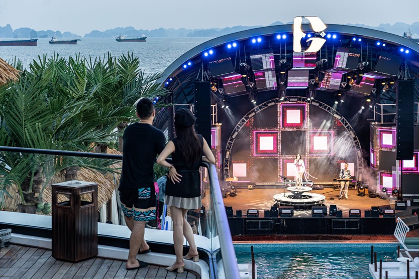 Du thuyền trong ngày 6* Dolphin Halong cruise 