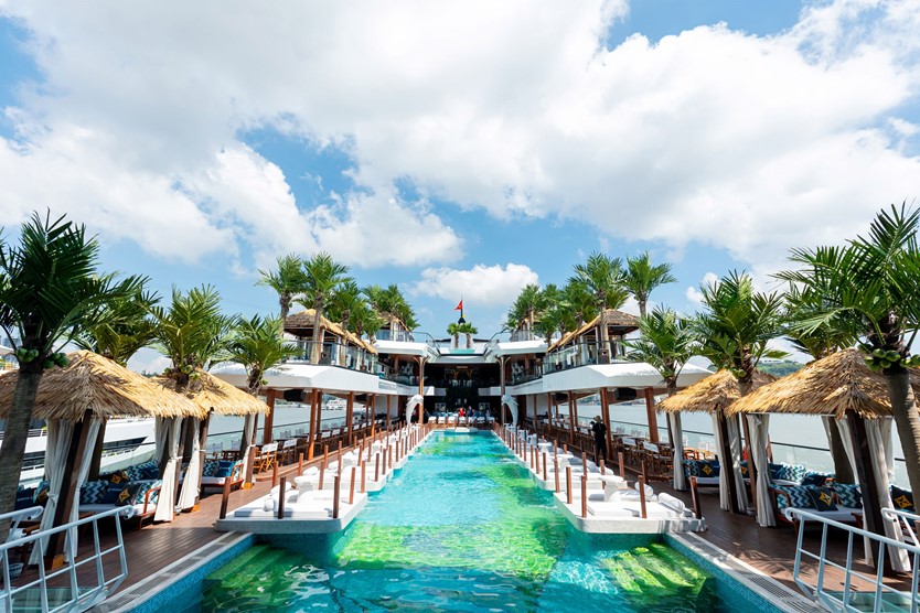 Du thuyền trong ngày 6* Dolphin Halong cruise 