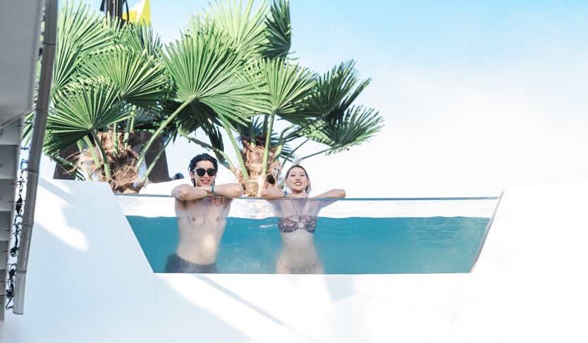 Du thuyền trong ngày 6* Dolphin Halong cruise 