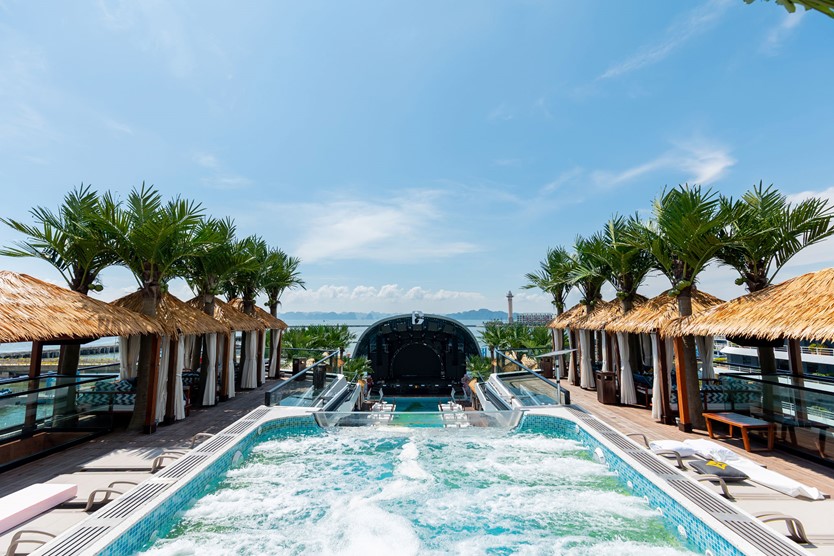 Du thuyền trong ngày 6* Dolphin Halong cruise 