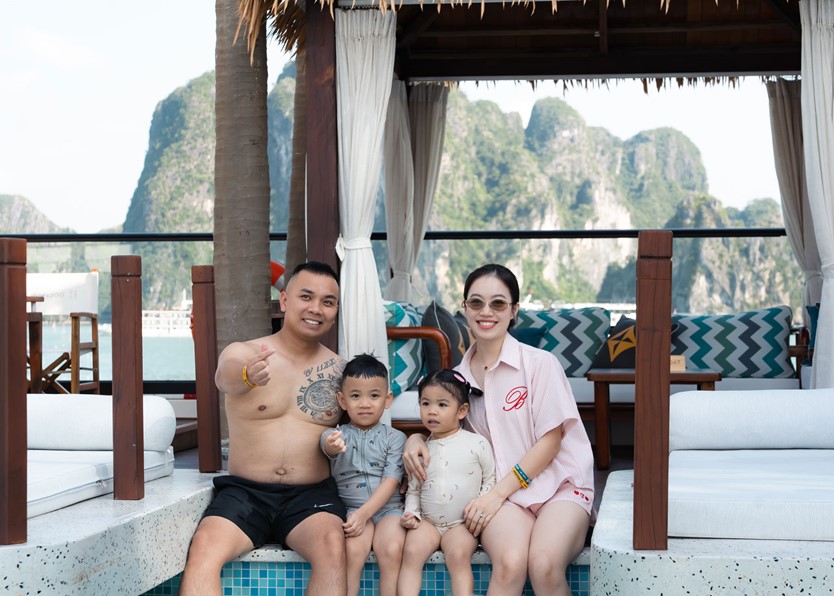 Du thuyền trong ngày 6* Dolphin Halong cruise 