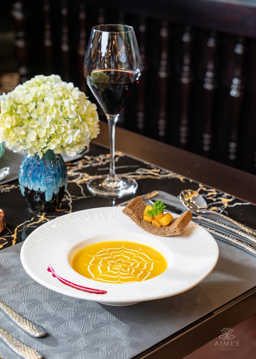 Du thuyền Aime'e 5 sao Vịnh Hạ Long