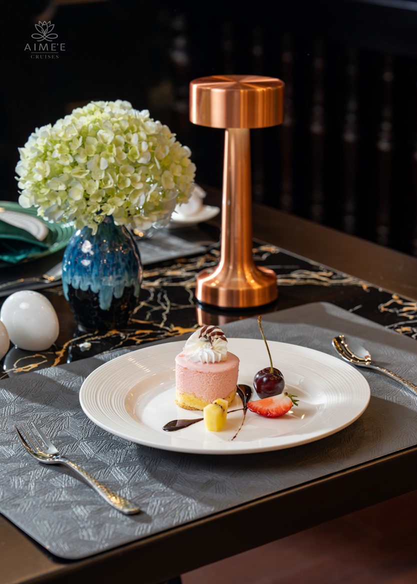 Du thuyền Aime'e 5 sao Vịnh Hạ Long