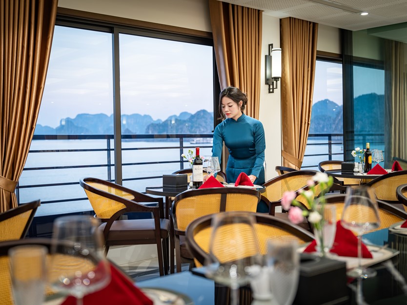 Du thuyền Diana Cruise 6 sao Vịnh Lan Hạ