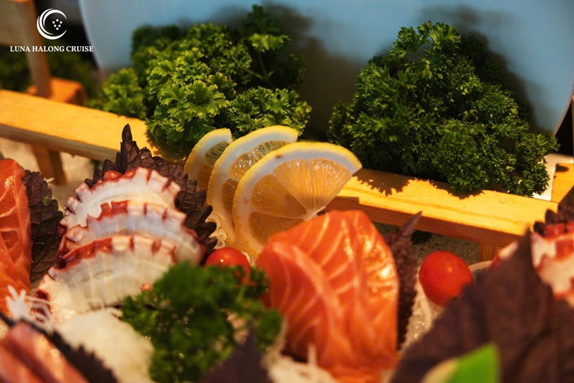 Du thuyền Luna Day Cruise 5* Vịnh Hạ Long