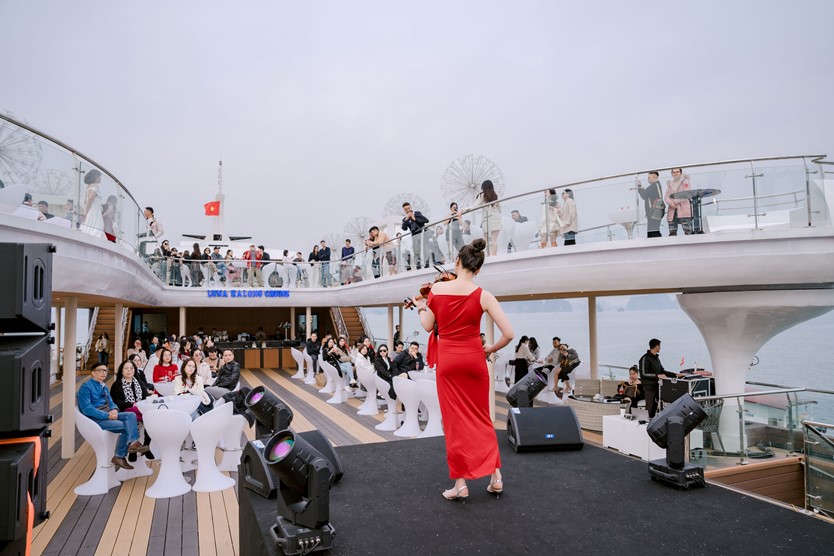 Du thuyền Luna Day Cruise 5* Vịnh Hạ Long