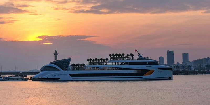 Du thuyền ăn tối 6* Dolphin Halong cruise 