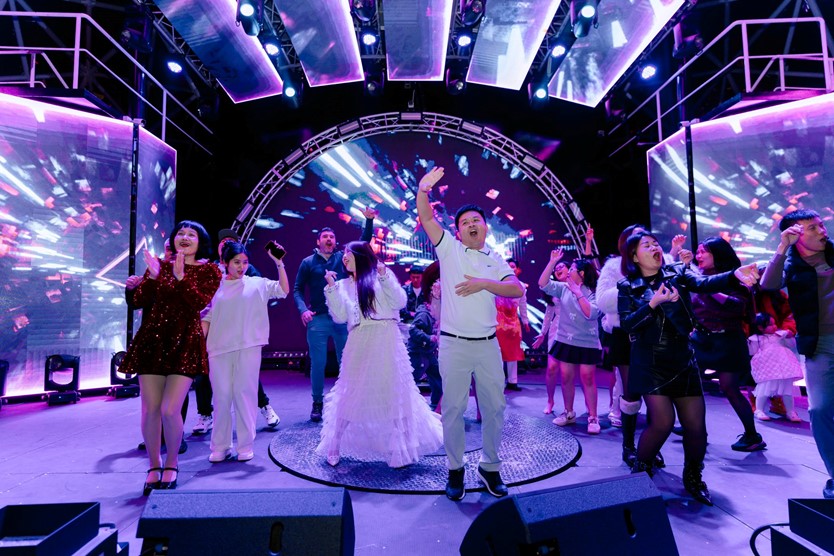 Du thuyền ăn tối 6* Dolphin Halong cruise 