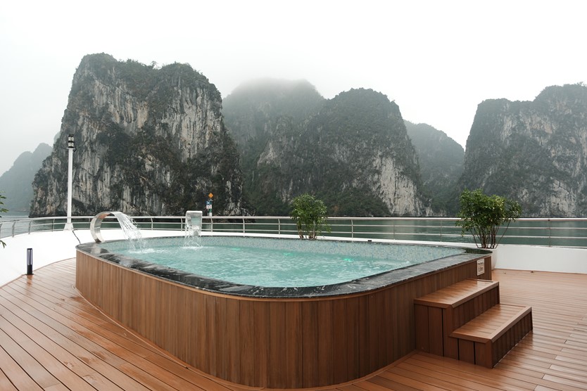 Du thuyền Halora Nova Cruise 5 sao Vịnh Lan Hạ