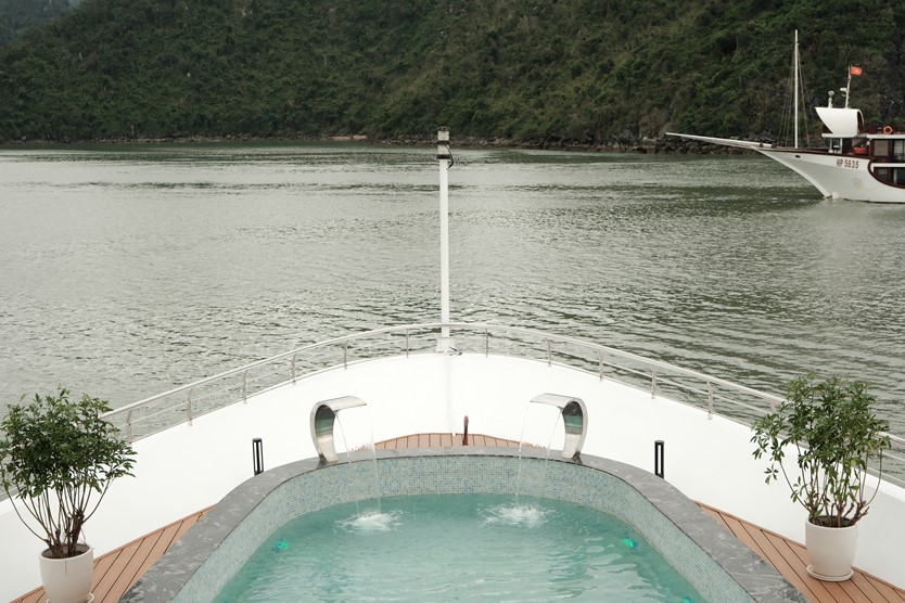 Du thuyền Halora Nova Cruise 5 sao Vịnh Lan Hạ