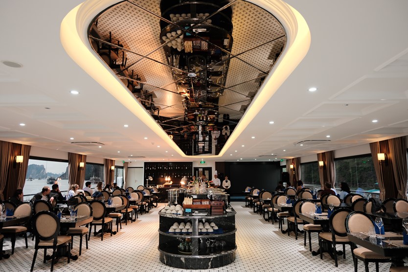 Du thuyền Halora Nova Cruise 5 sao Vịnh Lan Hạ