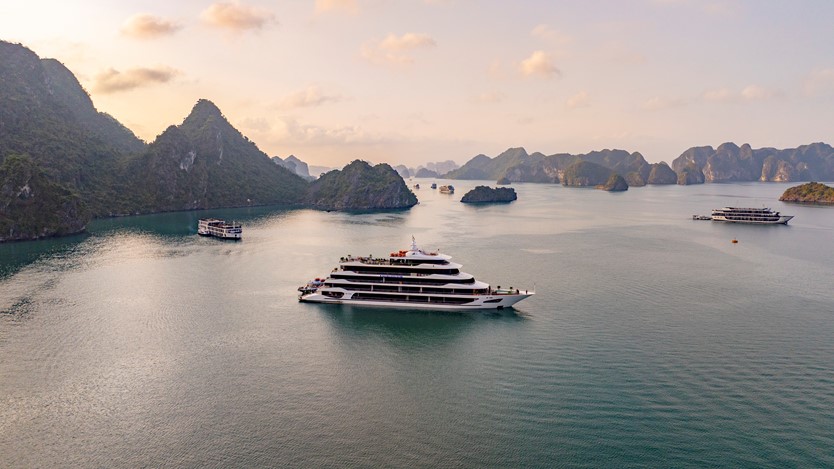 Du thuyền Halora Nova Cruise 5 sao Vịnh Lan Hạ