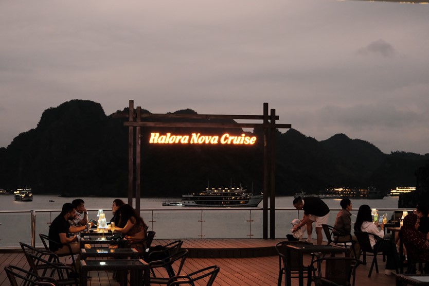 Du thuyền Halora Nova Cruise 5 sao Vịnh Lan Hạ