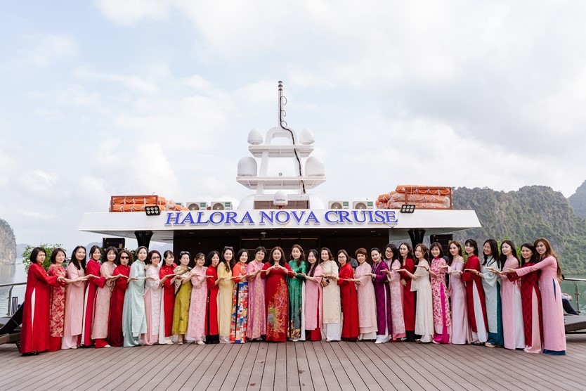 Du thuyền Halora Nova Cruise 5 sao Vịnh Lan Hạ