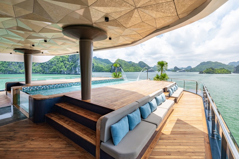 Du thuyền Azura Cruise 6 sao Vịnh Lan Hạ